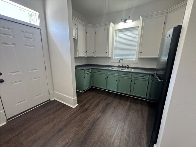 Building Photo - 801 8th St