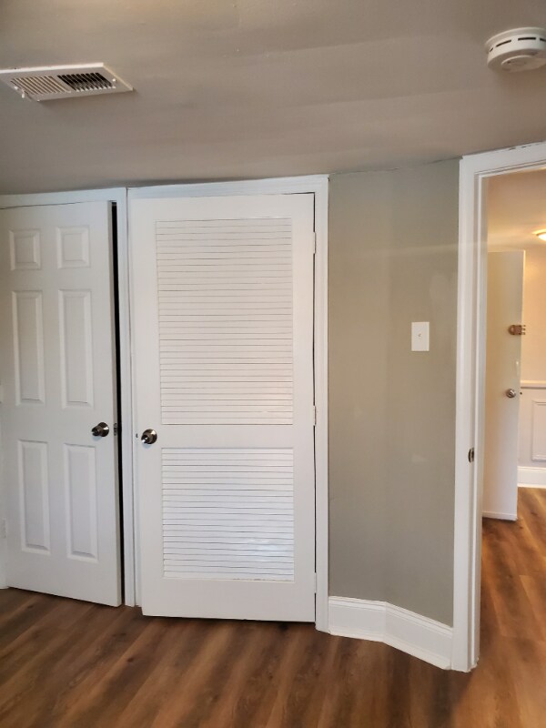 Building Photo - 803 Brooks Ln