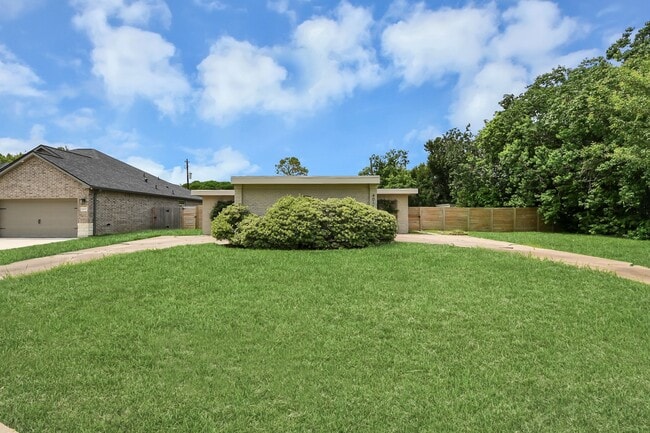 Building Photo - 4011 Ebbtide Dr