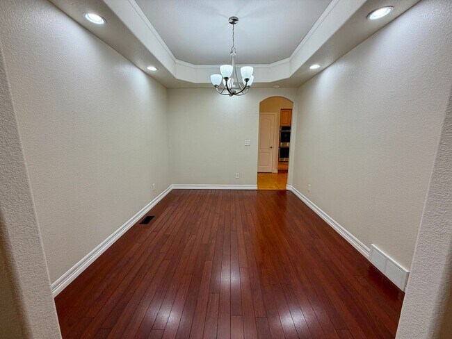 Building Photo - 625 Red Tail Dr