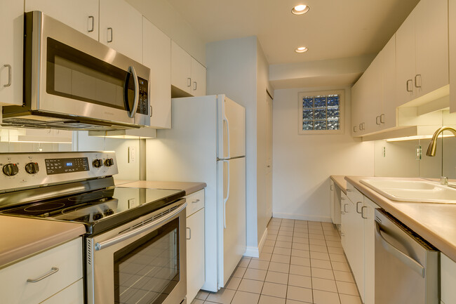 Building Photo - 1 Bed 1 Bath Condo Westlake