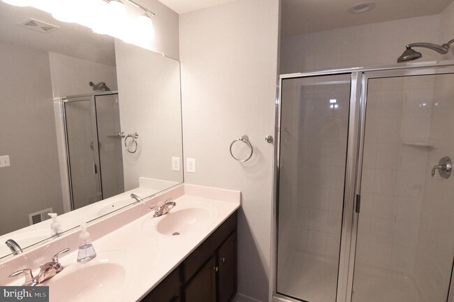 Building Photo - 165 Solara Dr