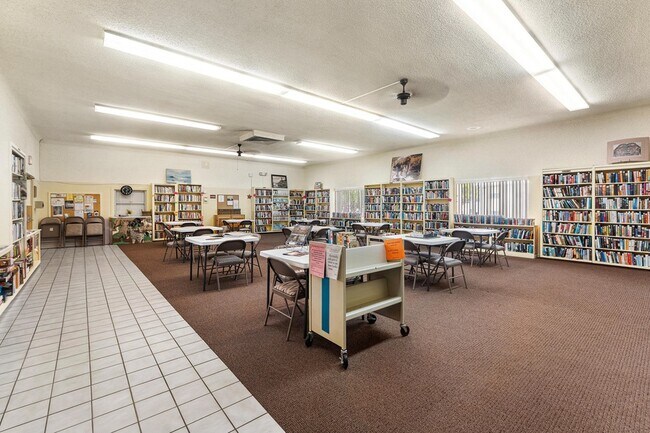 Building Photo - 3160 Lake Osborne Dr