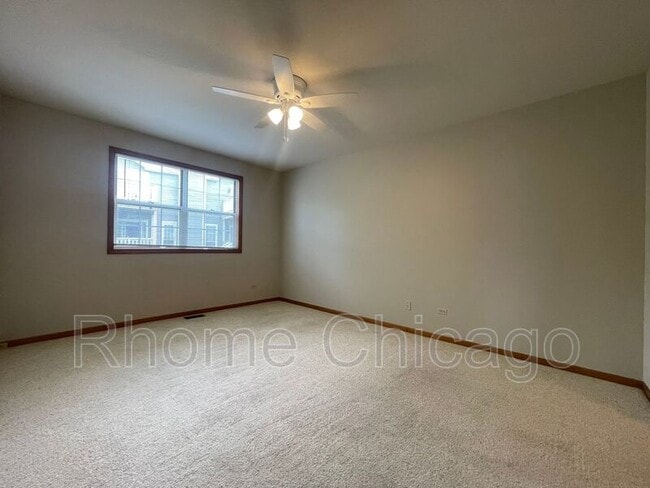 Building Photo - 519 W Parkside Dr