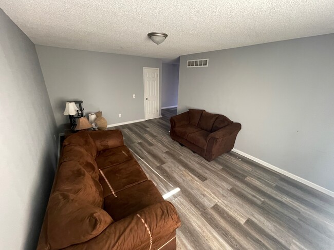 living room facing kitchen - 2495 Lindsay Ln