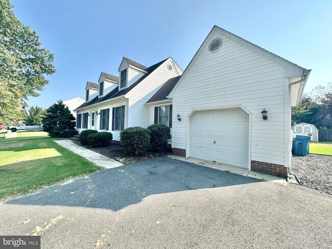 Building Photo - 8337 Colony Cir