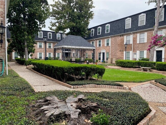 Building Photo - 351 N Post Oak Ln