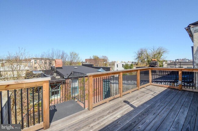 Building Photo - 1702 Hollins St