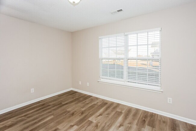 Building Photo - 234 Glencroft Dr