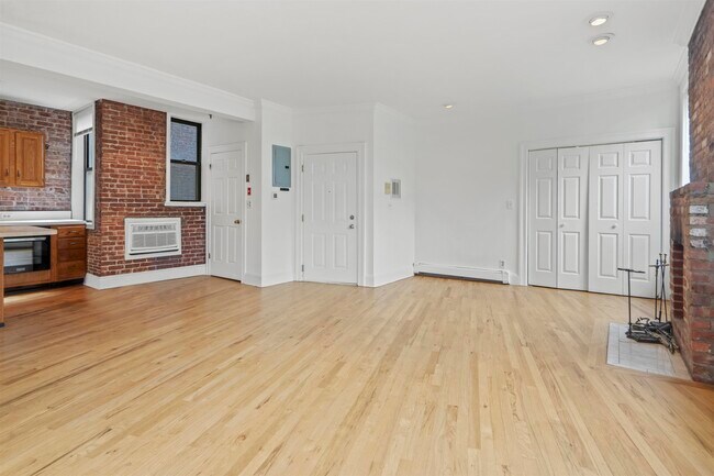Building Photo - 163 14th St