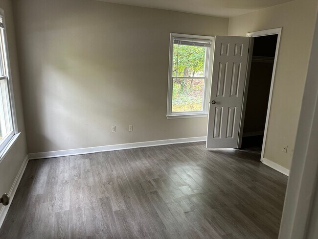 Building Photo - MUST SEE TOWNHOUSE!!!