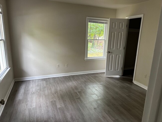 Building Photo - SIGN A LEASE BY 7/31 & GET $100 OFF MONTHL...