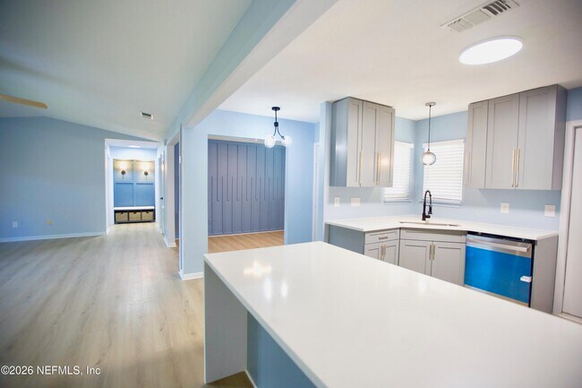 Building Photo - 3542 Sheldrake Dr