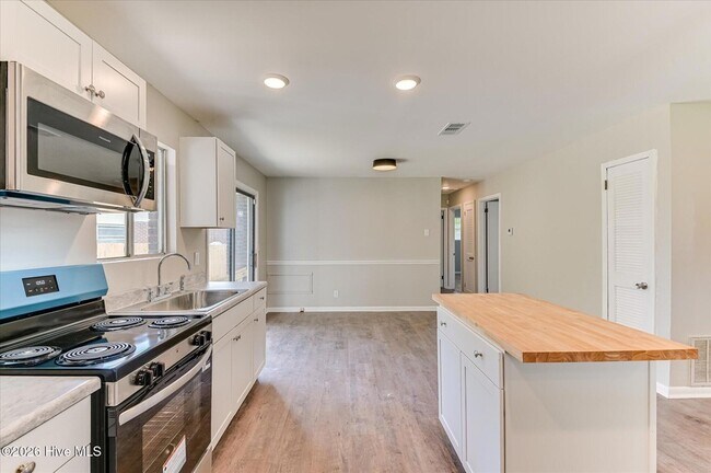 Building Photo - 1831 Cottonwood Dr