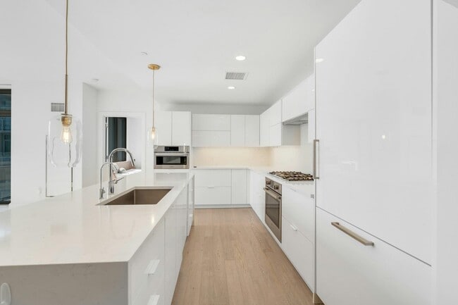 Building Photo - 9 Ave at Port Imperial