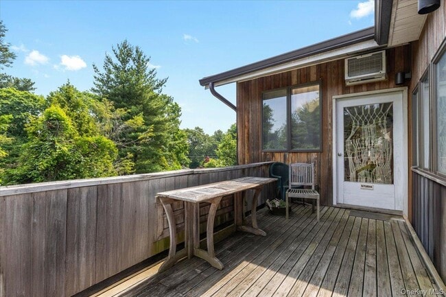 Building Photo - 18 Harvard Ln