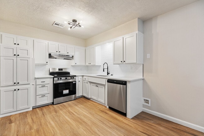 Building Photo - 3325 Del Rancho Rd