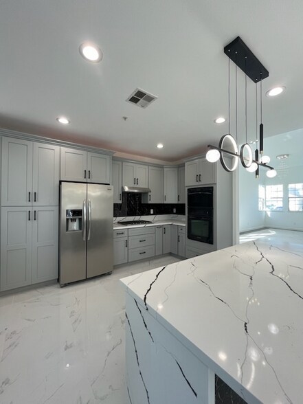 Building Photo - 2320 Diamond Head Way