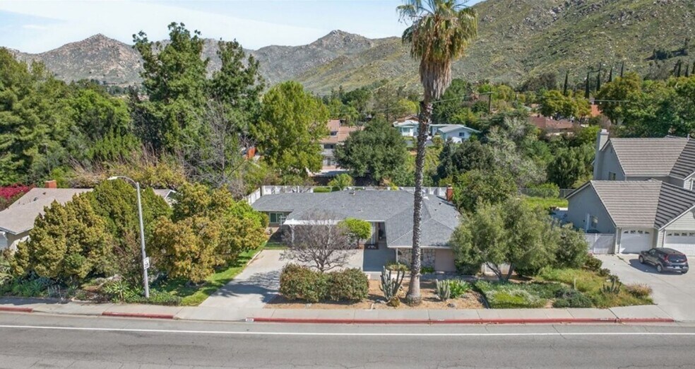 Building Photo - 4360 Watkins Dr