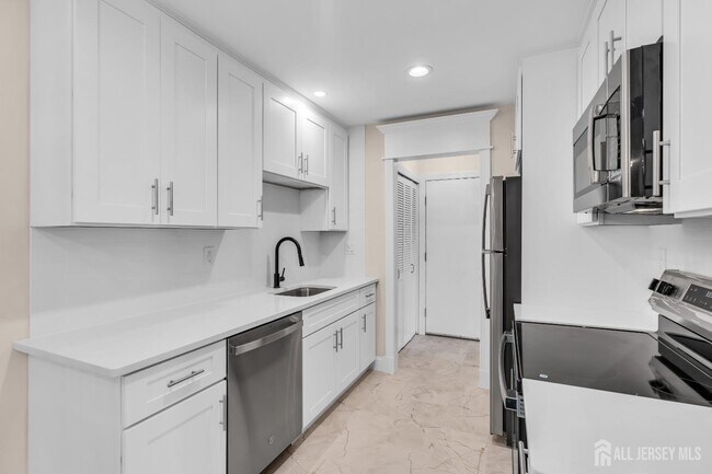 Building Photo - 218 Medford Ct