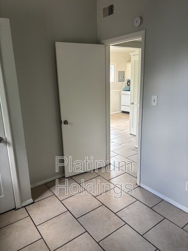 Building Photo - 1037 Neville Ave