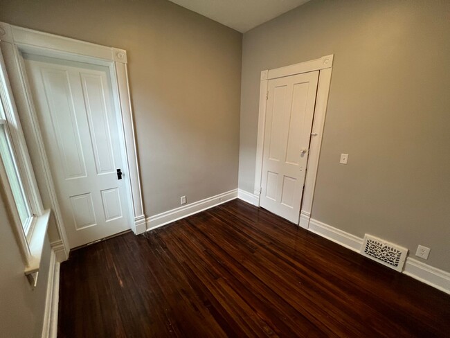 Building Photo - Fully Remodeled 2 Bed 1 Bath!!