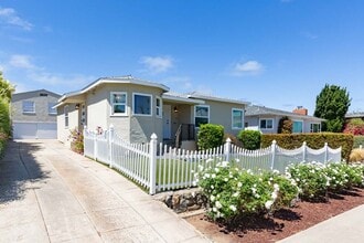 Building Photo - 2 Bed, 2 Bath home in Ocean Beach