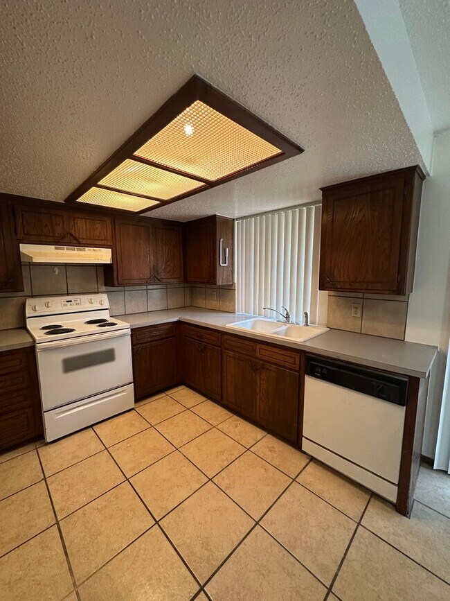 Building Photo - 4808 S Dimple Dr