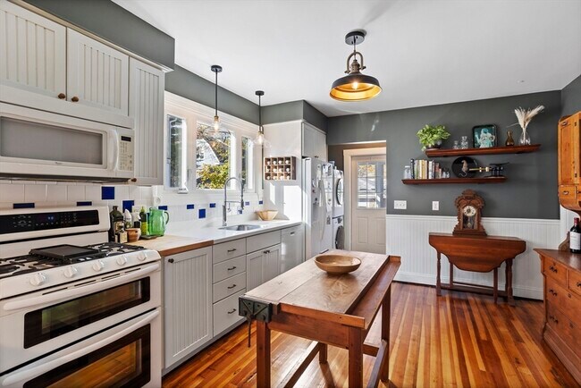 Building Photo - 36 Windsor St