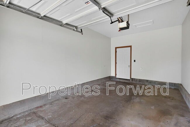 Building Photo - 3127 Thomas Ave