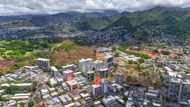 Building Photo - 1560 Thurston Ave