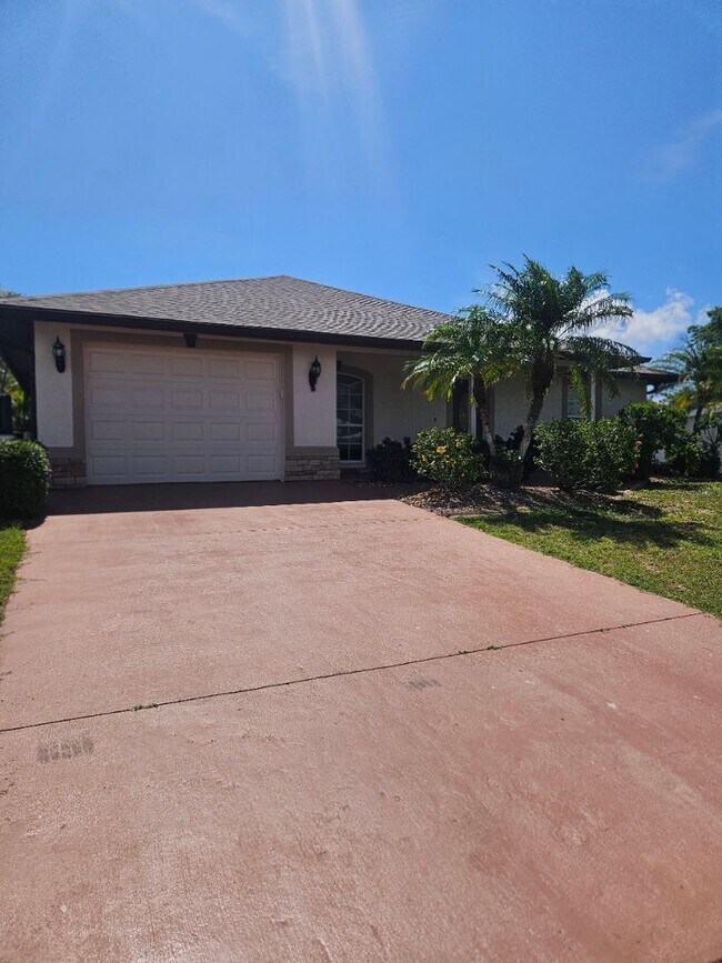 Building Photo - Port Charlotte Waterfront salt water pool annual rental
