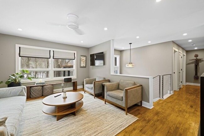 Building Photo - 9591 Hillside Dr