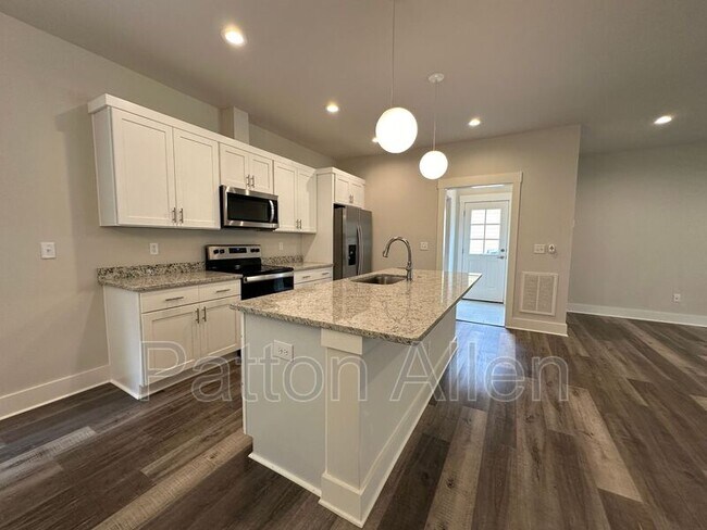 Building Photo - 129 Aurora Dr
