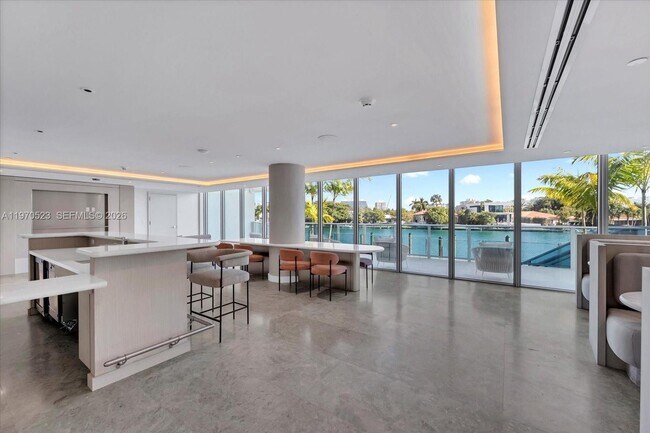 Building Photo - 9201 E Bay Harbor Dr