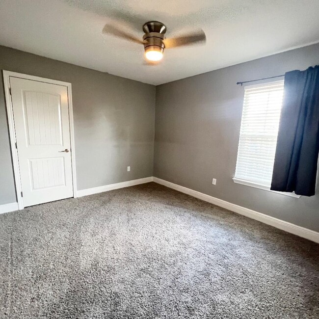 Building Photo - 2386 Barberee Dr