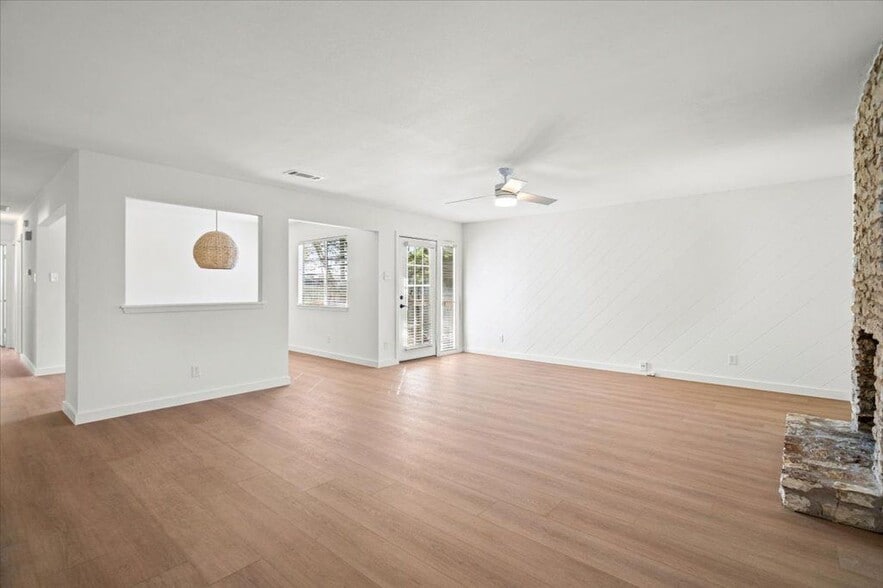 Building Photo - 11131 Henge Dr