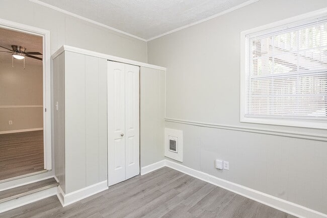 Building Photo - Beautifully FULLY RENOVATED 2 Bdr 1 bath i...