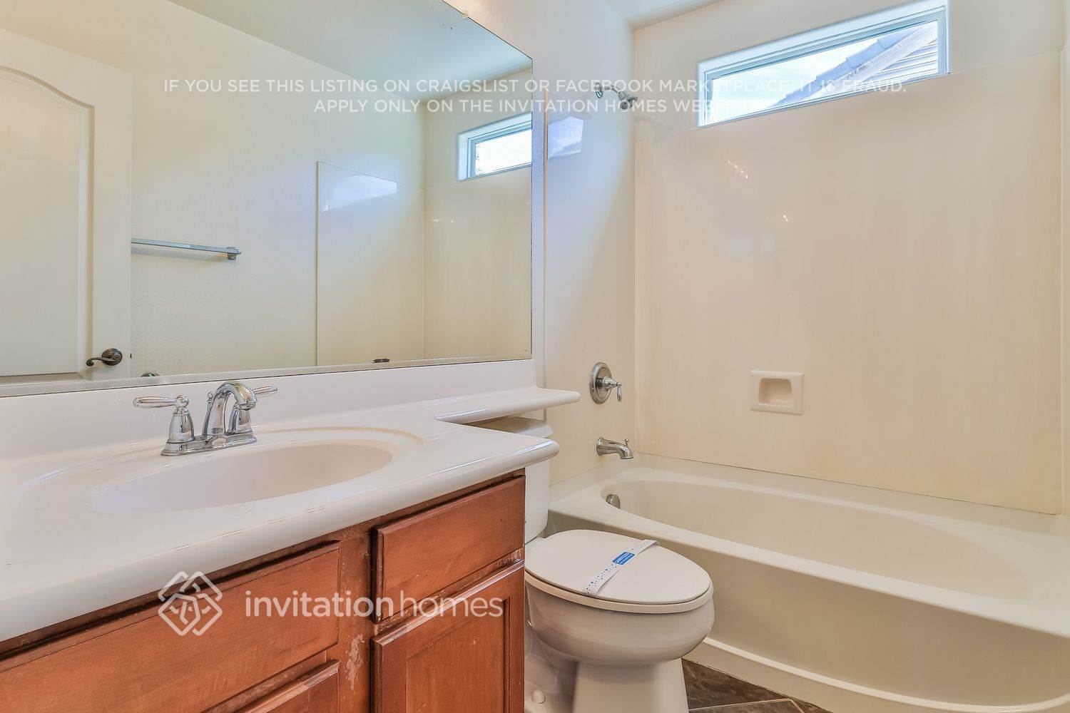 Building Photo - 4201 E Carla Vista Dr