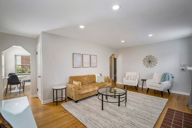 Building Photo - 1128 Exter Dr