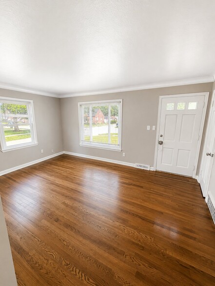 Building Photo - 1568 Parker Dr