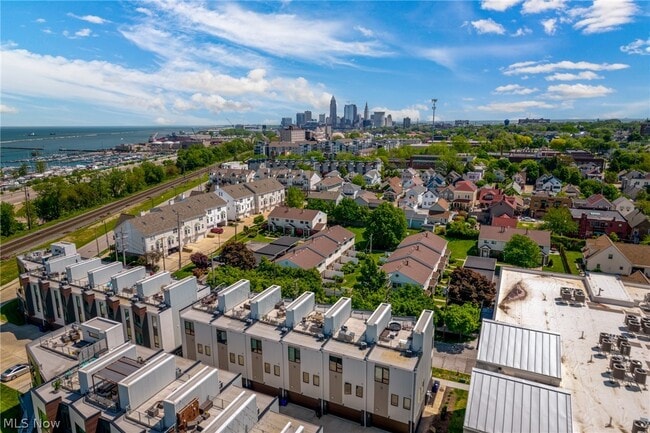 Building Photo - 1240 W 70th St