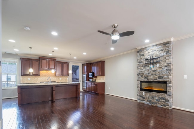 Building Photo - Beautiful Townhouse in Poplar Run, Silver Spring, MD