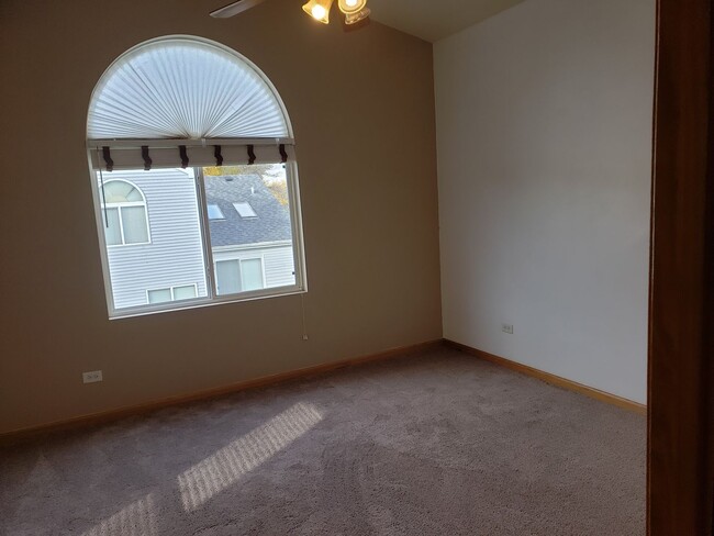 Building Photo - Updated 3 bd 2.5 ba updated home