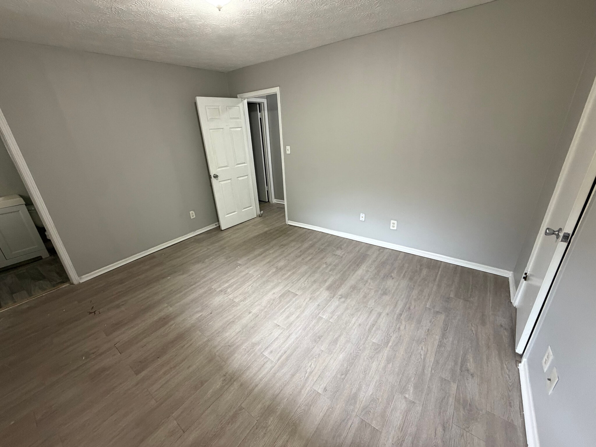 Building Photo - Room in Townhome on Northdale Rd