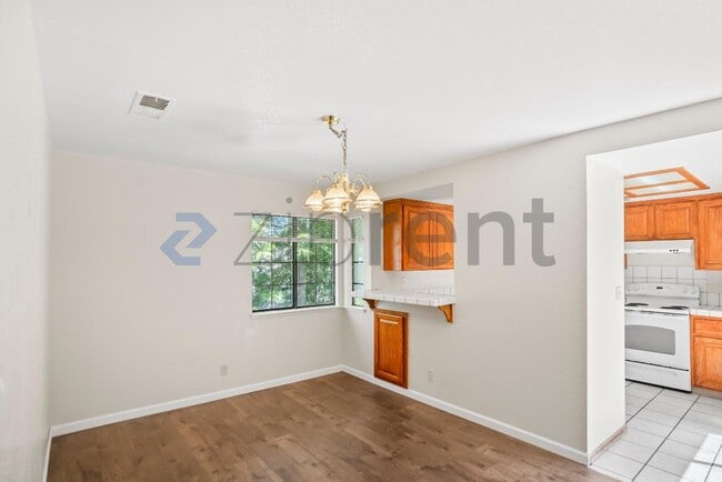 Building Photo - 1225 Oak Hill Ct