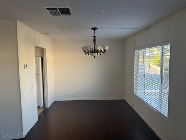 Building Photo - Charming 2BD/2BA Home in Sought-After Camarillo Springs Community!