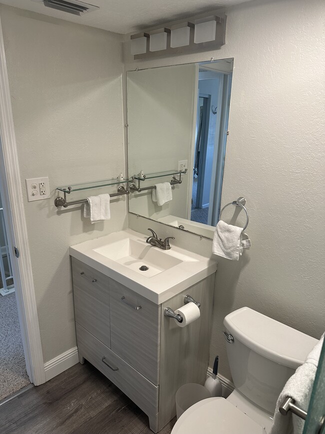 Clean fresh - 7101 Ridgewood Ave