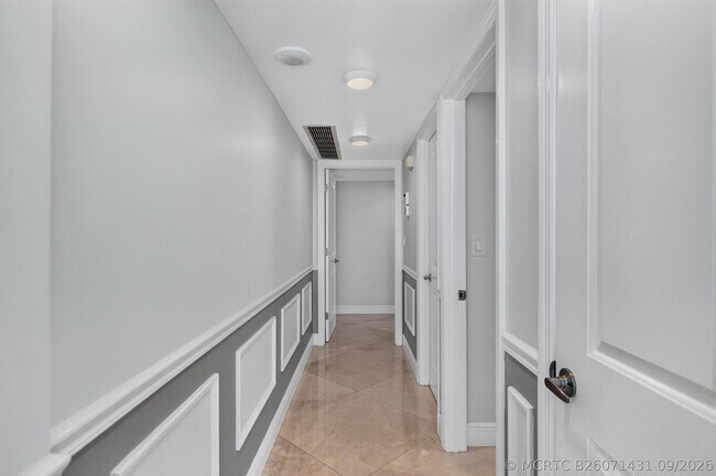 Building Photo - 4020 Galt Ocean Dr