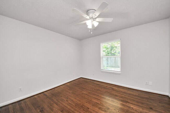 Building Photo - 5803 Darnell St